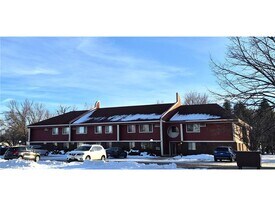 16 Green River Rd in Morris, MN - Building Photo