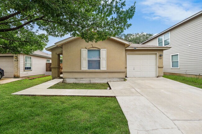 property at 323 Amberdale Oak