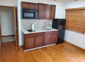 13001 SW 112th St in Miami, FL - Foto de edificio - Building Photo