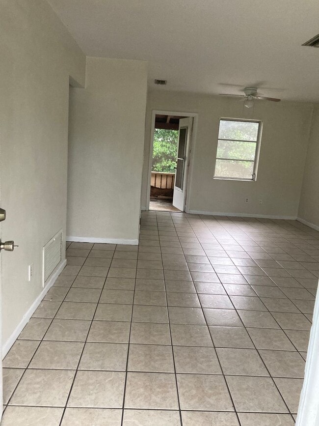1102 Gerona Ave in Deltona, FL - Building Photo - Building Photo