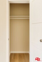 4064 S Muirfield Rd in Los Angeles, CA - Building Photo - Building Photo