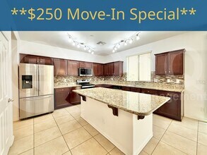 9218 W Meadow Dr in Peoria, AZ - Foto de edificio - Building Photo