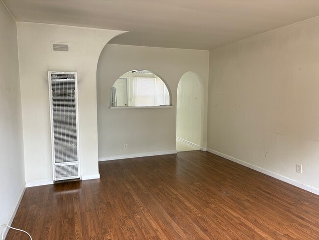 1301 Manhattan Beach Blvd