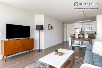 2 Townsend St in San Francisco, CA - Building Photo - Building Photo