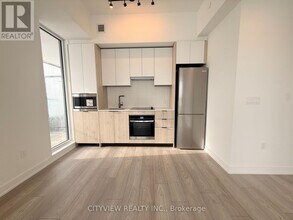 1007 The Queensway in Toronto, ON - Building Photo - Building Photo