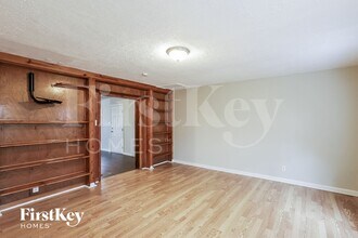 4622 Karen Dr in Lawrence, IN - Foto de edificio - Building Photo