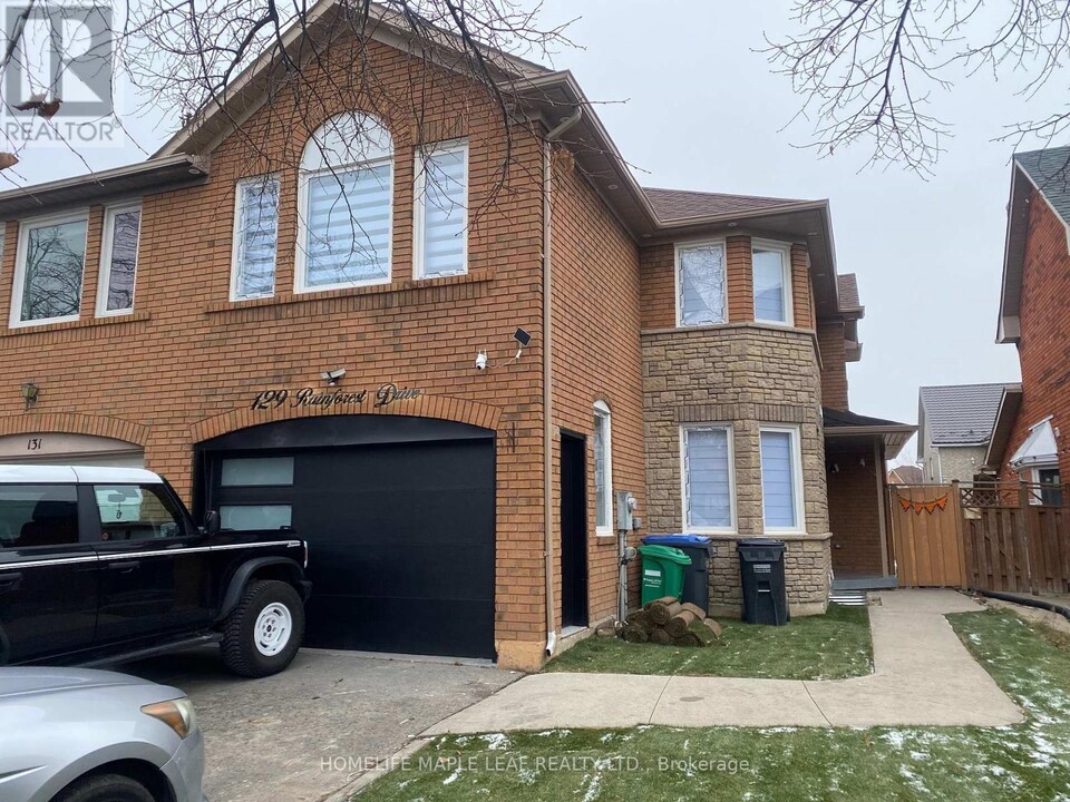 129 Rainforest Dr in Brampton, ON - Building Photo