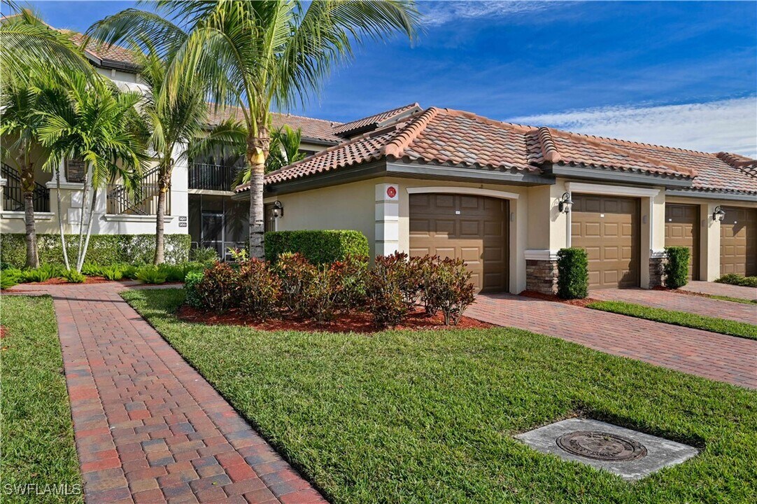 28031 Bridgetown Ct in Bonita Springs, FL - Building Photo