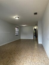 9780 NW 8th St in Miami, FL - Building Photo - Building Photo