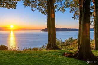 11728 Marine View Dr in Edmonds, WA - Building Photo - Building Photo