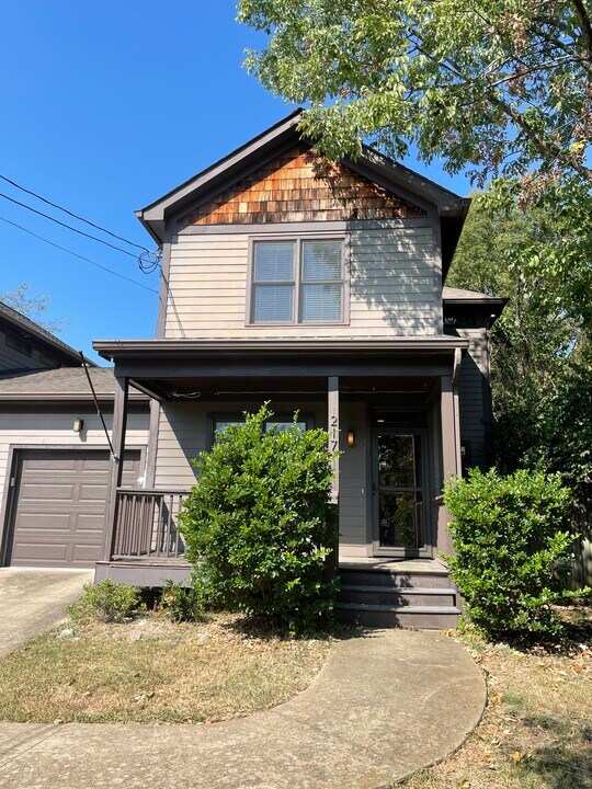217 37th Ave N in Nashville, TN - Building Photo
