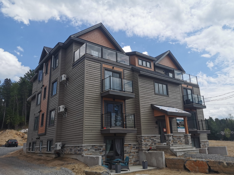 590 Cadieux in Mont-tremblant, QC - Building Photo