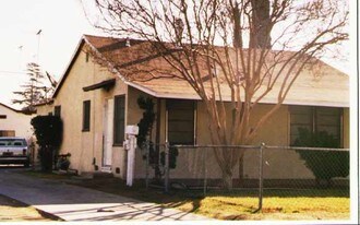 379-381 N Palm Ave in Rialto, CA - Building Photo