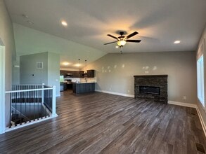 103 N Oak Park Ave in Colfax, IA - Foto de edificio - Building Photo