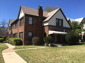 3400 S University Dr, Unit B in Fort Worth, TX - Building Photo