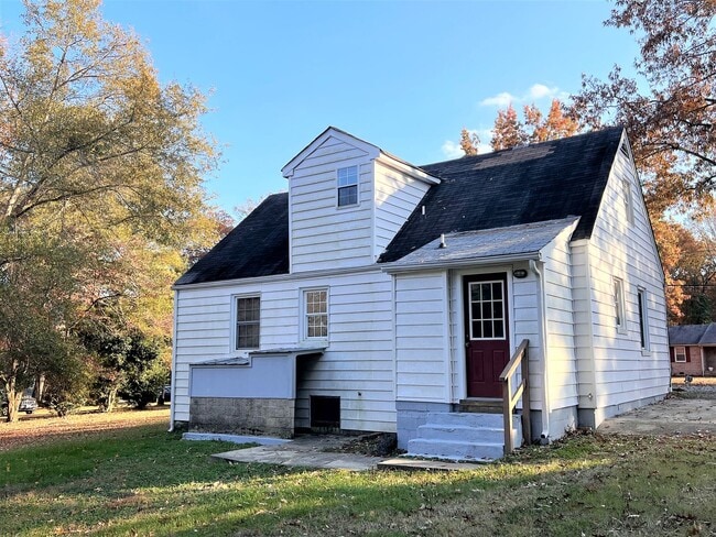 5008 Centralia Rd in Richmond, VA - Building Photo - Building Photo
