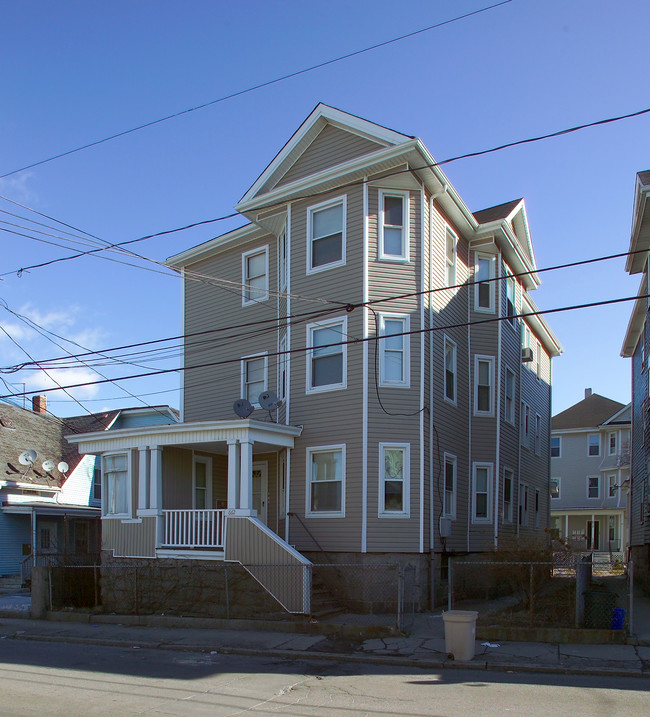 662 2nd St in Fall River, MA - Foto de edificio - Building Photo