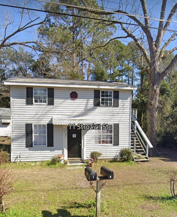 11 Strozier St in Mc Rae, GA - Building Photo