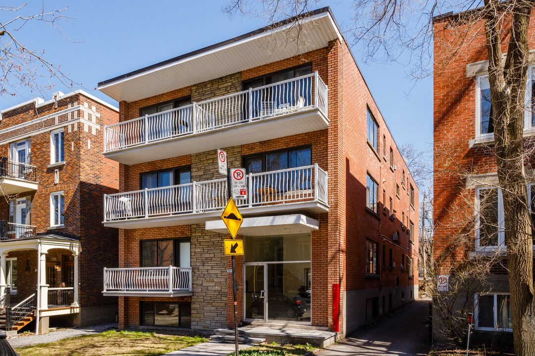 5605 Gatineau Av in Montréal, QC - Building Photo