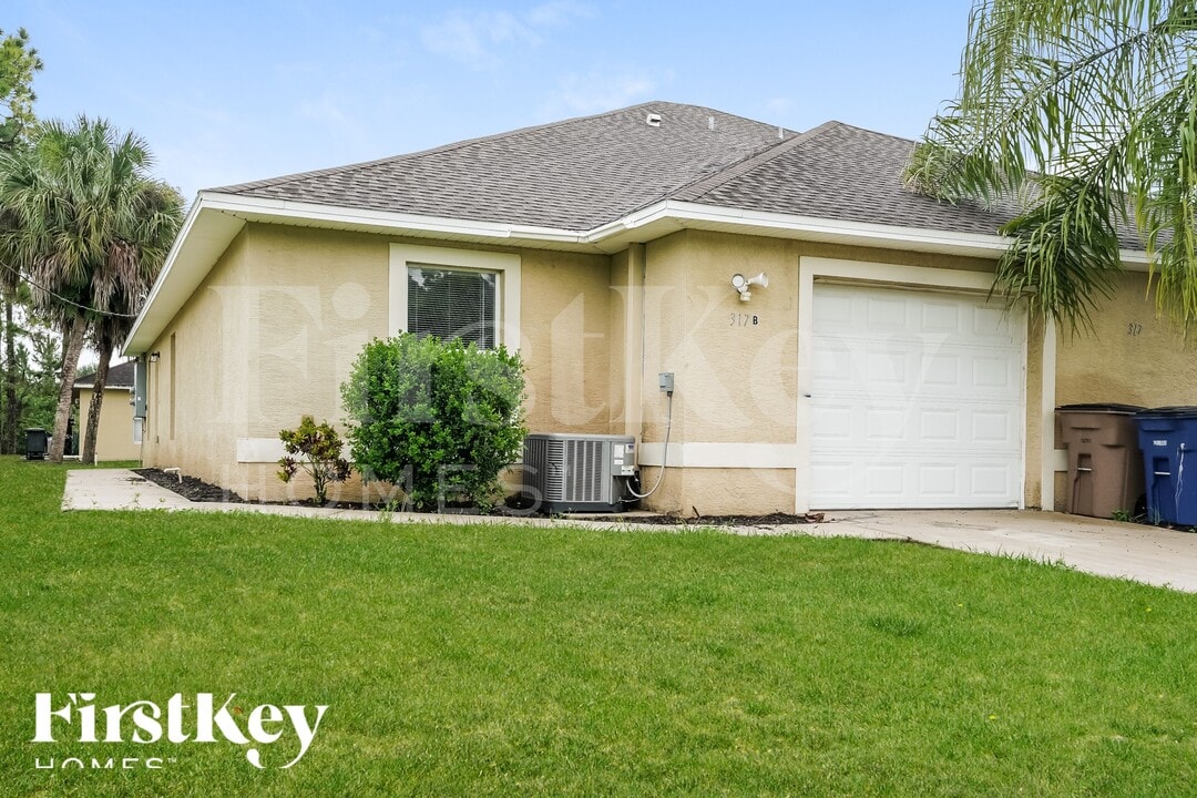 317 Melissa Dr in Lehigh Acres, FL - Building Photo