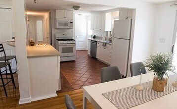 71 Elinor Rd in Newton, MA - Building Photo - Building Photo