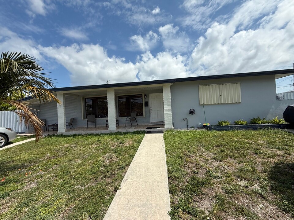 11741 SW 177th Ter in Miami, FL - Building Photo