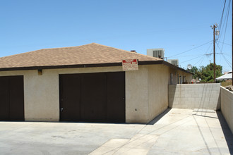 15554 Bear Valley Rd in Victorville, CA - Building Photo - Building Photo