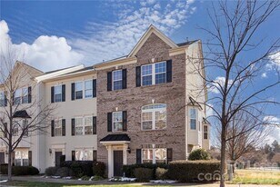 9921 Kings Parade Blvd in Charlotte, NC - Building Photo