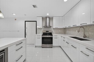 8851 NW 119th St in Hialeah Gardens, FL - Building Photo