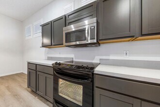 834 Lake Evalyn Dr in Kissimmee, FL - Building Photo - Building Photo