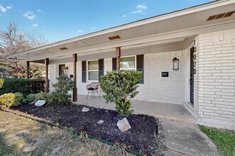 10018 Olmos Dr in Dallas, TX - Building Photo - Building Photo