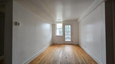 2501 W Touhy Ave in Chicago, IL - Building Photo - Building Photo