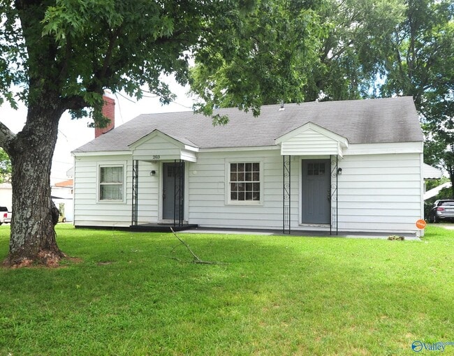 property at 203 NW Oakwood Ave