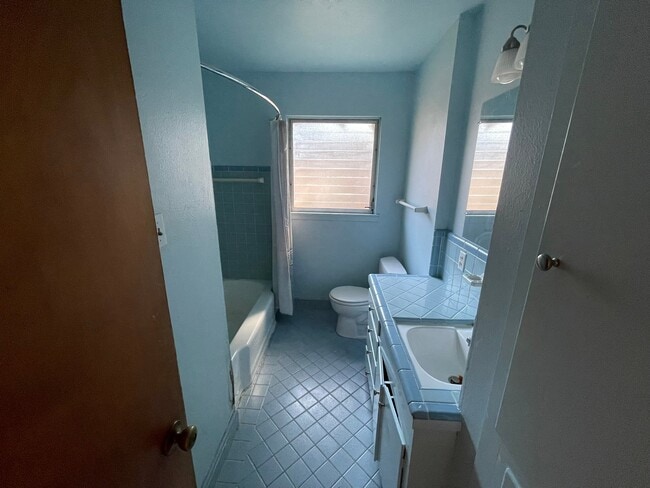 property at 4810 Hummingbird St