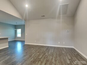 1008 Cyril Dr in Spring Hill, TN - Foto de edificio - Building Photo