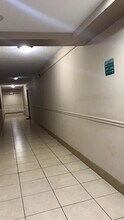 10431 N Kendall Dr in Miami, FL - Building Photo - Building Photo