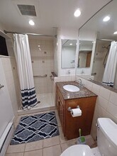 73 Weaver St, Unit A in Greenwich, CT - Building Photo - Building Photo