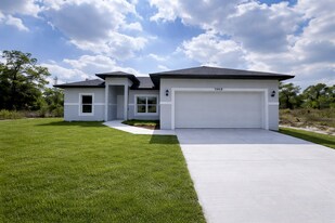 1903 W 17th St in Lehigh Acres, FL - Building Photo