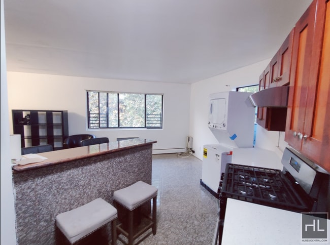 KEW GARDENS ROAD in Queens, NY - Building Photo - Building Photo