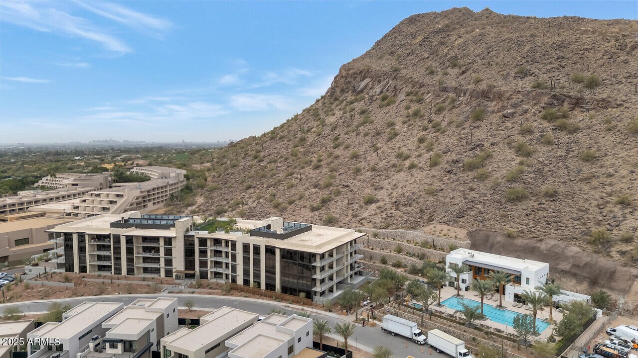 4849 E Camelback Rd in Scottsdale, AZ - Building Photo