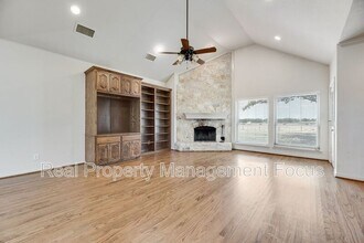 1255 Vineyard Rd in Gunter, TX - Building Photo - Building Photo