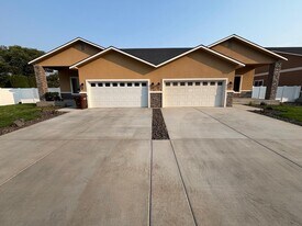 502 S 90th Ave in Yakima, WA - Building Photo