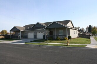 1457 artesia st in Walla Walla, WA - Foto de edificio - Building Photo