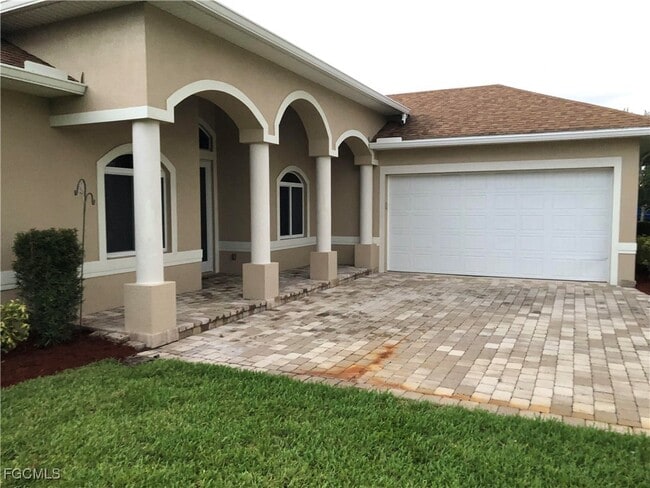 property at 806 SW 9th Ct