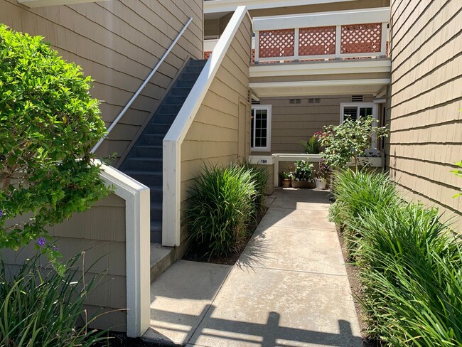 19351 Sunray Ln in Huntington Beach, CA - Building Photo - Building Photo