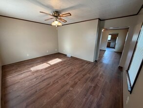 325 Main St in Star Junction, PA - Foto de edificio - Building Photo