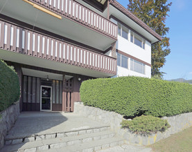 Lynn Park Manor in North Vancouver, BC - Building Photo - Building Photo