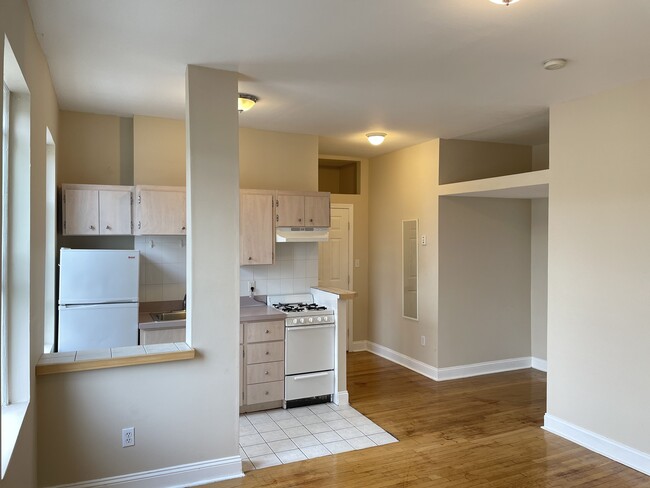 1149 Commonwealth Ave, Unit 10 in Boston, MA - Building Photo - Building Photo