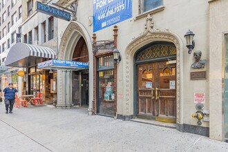 305-311 W 57th St in New York, NY - Foto de edificio - Building Photo