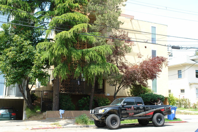 2534 Benvenue Ave in Berkeley, CA - Building Photo - Building Photo